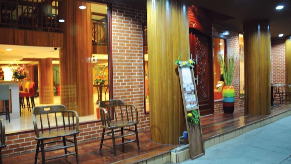 Lullaby Inn Silom Бангкок Экстерьер фото