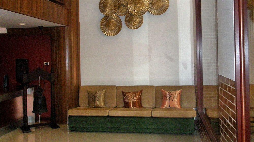 Lullaby Inn Silom Бангкок Экстерьер фото