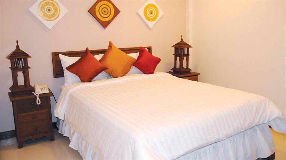 Lullaby Inn Silom Бангкок Экстерьер фото